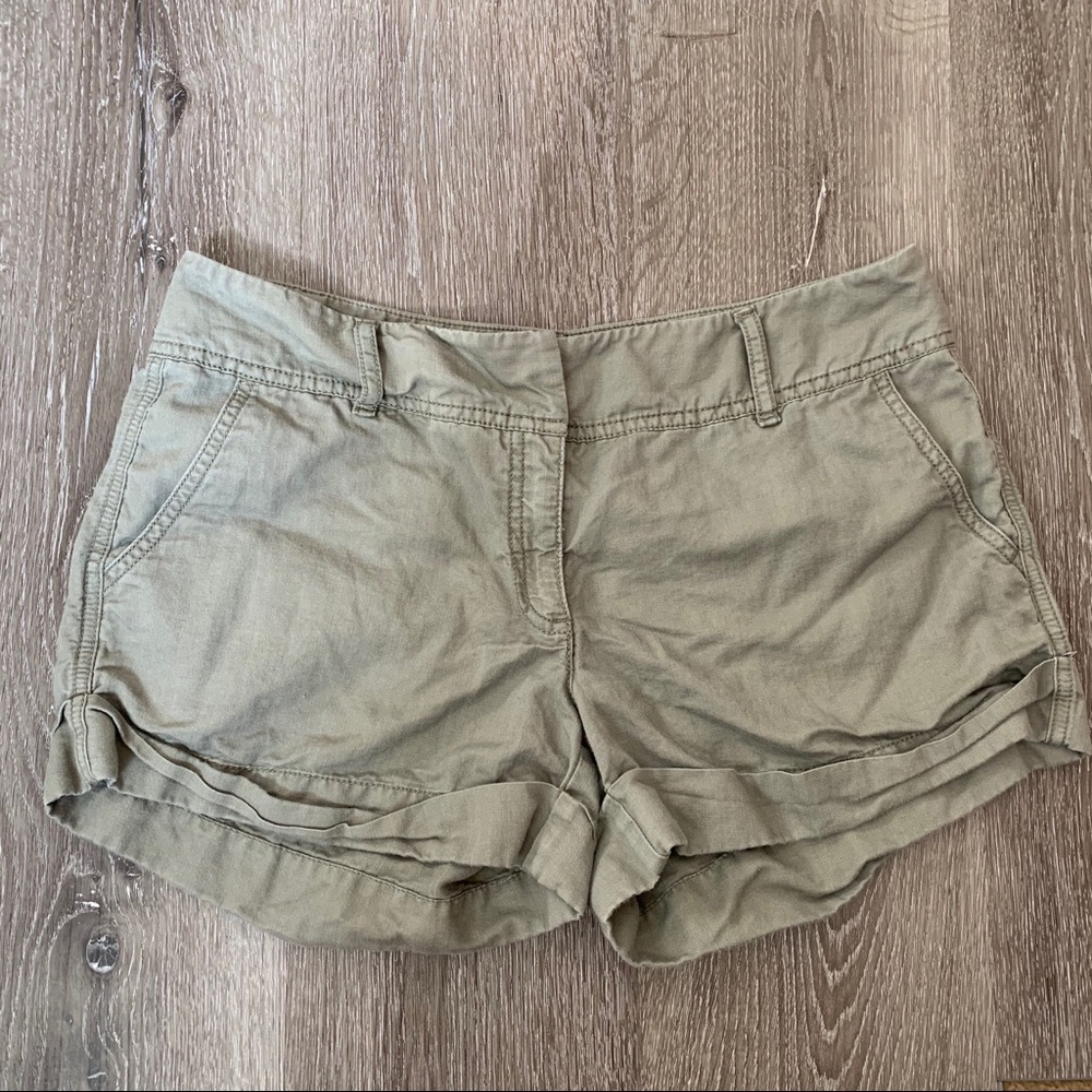 Hinge cuffed shorts